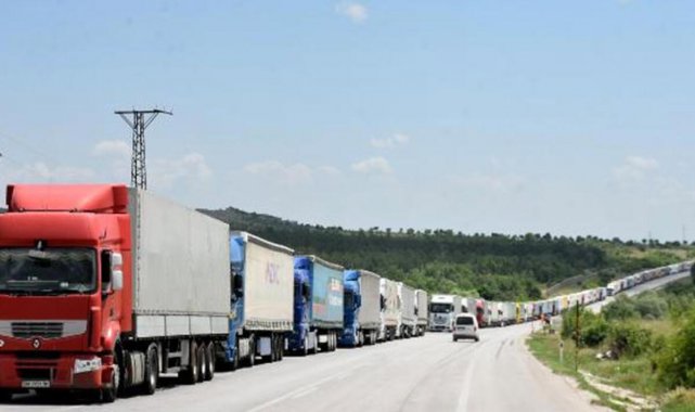 Sınırda 1 haftadır süren TIR kuyruğu çilesi