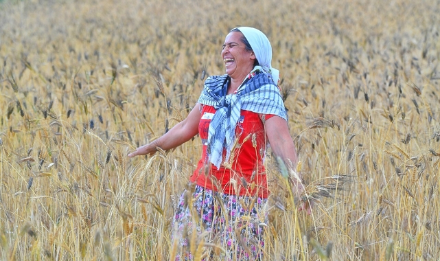 Büyükşehir'in verdiği müjde üreticinin yüzünü güldürdü