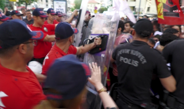 İzmir'de Gezi anması gergin başladı konserle bitti