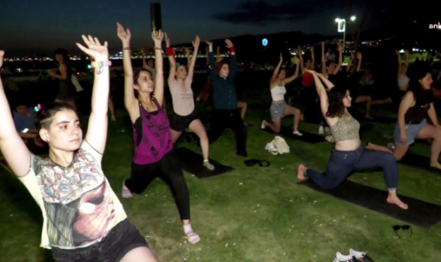 İzmir'de kadınlardan 'yoga yasağı' protestosu